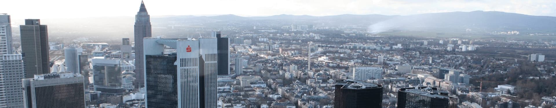 Bannerbild der Skyline von Frankfurt für die Case Study der Justiz Akademien Hessen von EBS