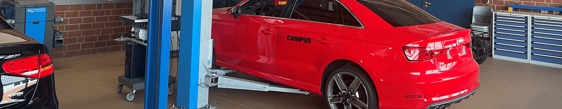 Bannerbild des Ausbildungscampus der Handwerkskammer Köln für die Case Study von EBS