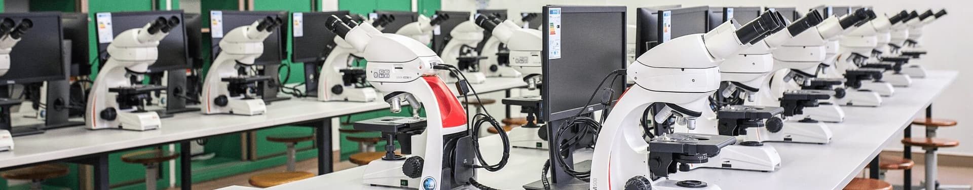 Immagine banner del laboratorio di microscopia dell'Università di Varsavia per il caso studio di EBS